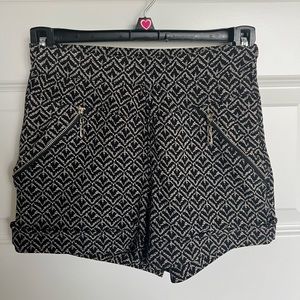 Tailored A-line Black and White Shorts with Classy Pattern Petite S/M
